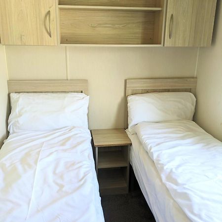 Large 4 Person Couples And Family Caravan In Newquay Bay Resort ภายนอก รูปภาพ