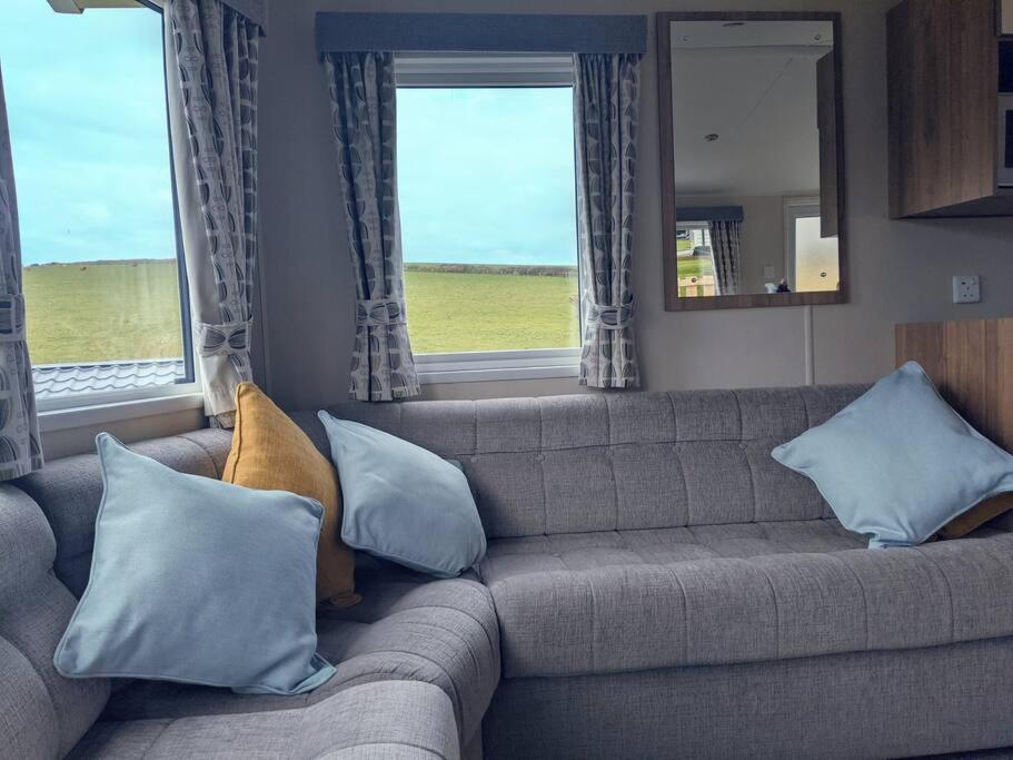 Large 4 Person Couples And Family Caravan In Newquay Bay Resort ภายนอก รูปภาพ