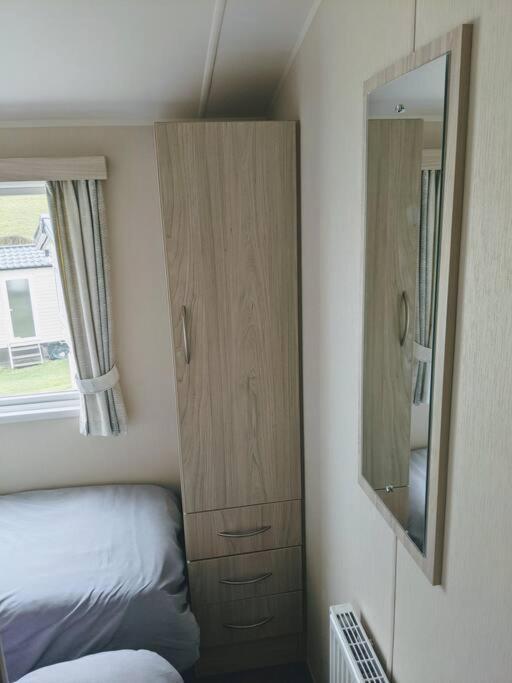 Large 4 Person Couples And Family Caravan In Newquay Bay Resort ภายนอก รูปภาพ