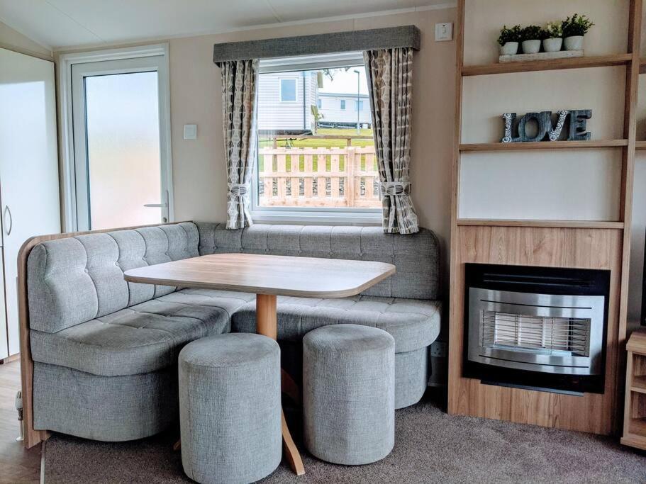 Large 4 Person Couples And Family Caravan In Newquay Bay Resort ภายนอก รูปภาพ