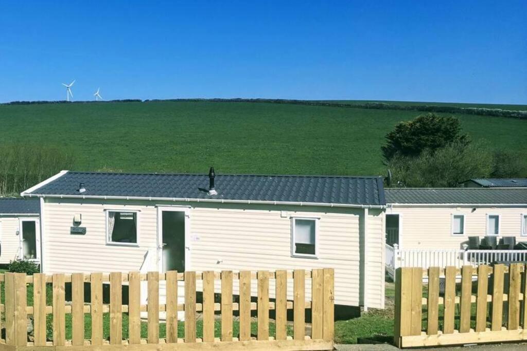 Large 4 Person Couples And Family Caravan In Newquay Bay Resort ภายนอก รูปภาพ