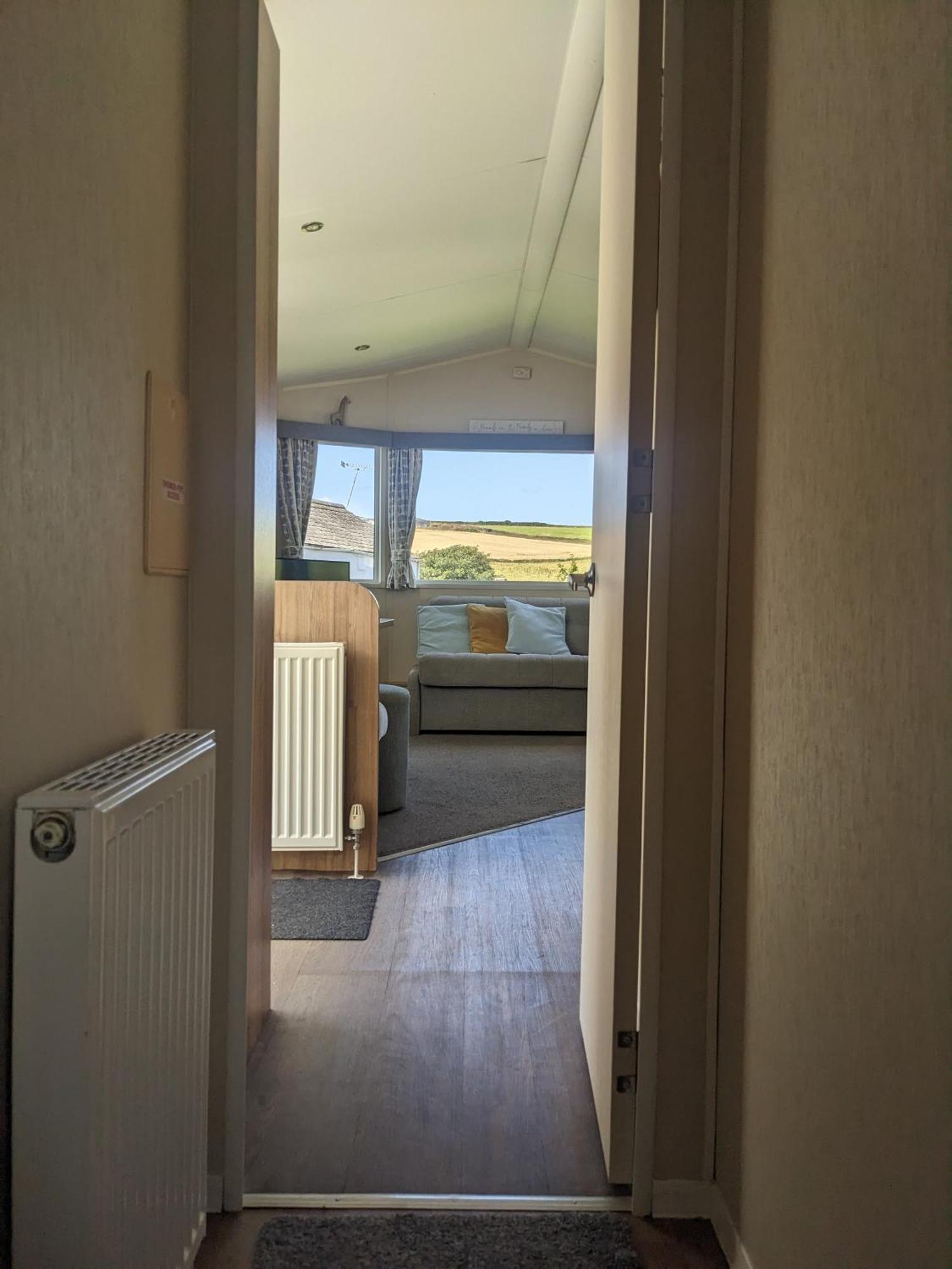 Large 4 Person Couples And Family Caravan In Newquay Bay Resort ภายนอก รูปภาพ