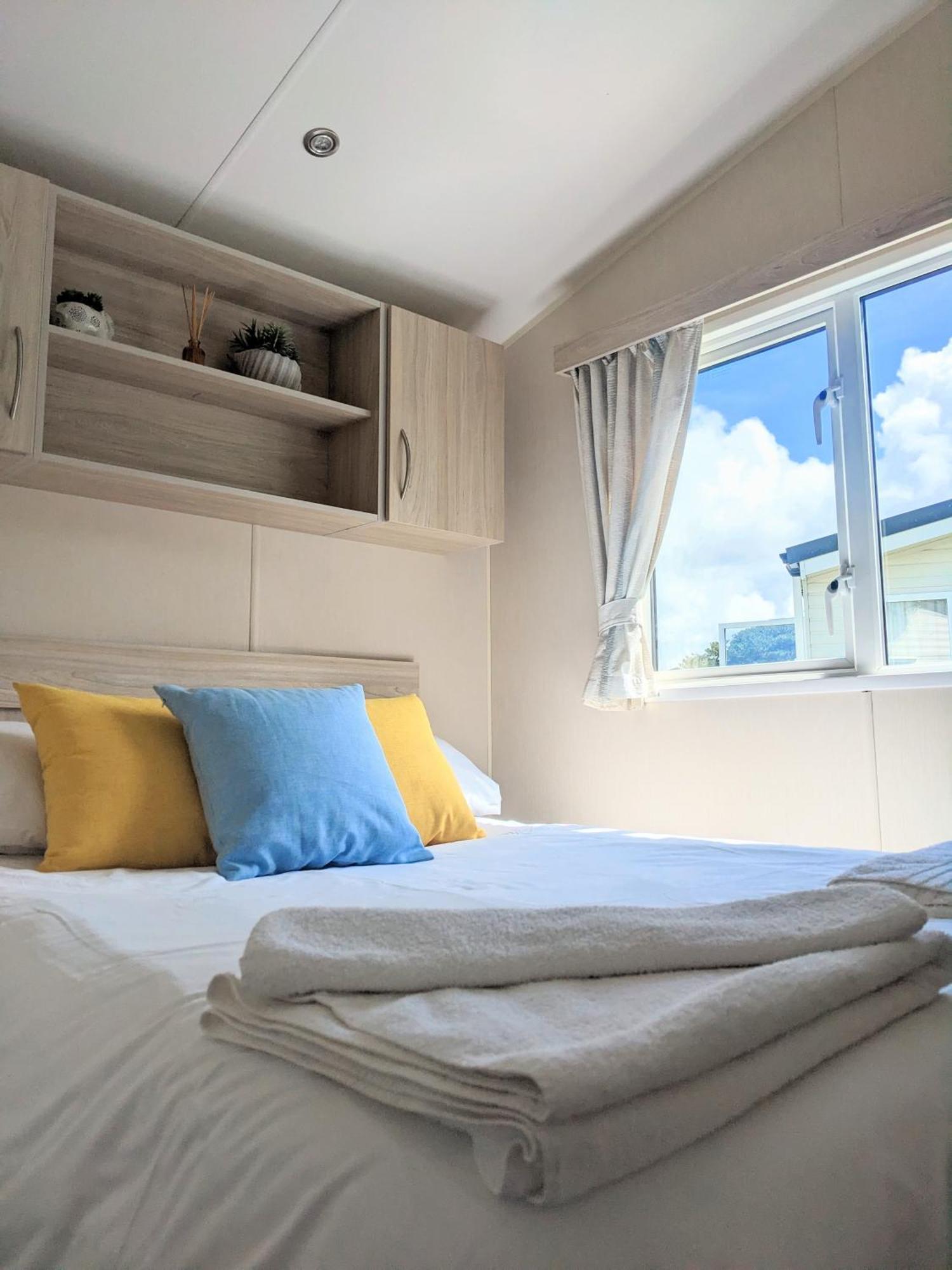 Large 4 Person Couples And Family Caravan In Newquay Bay Resort ภายนอก รูปภาพ