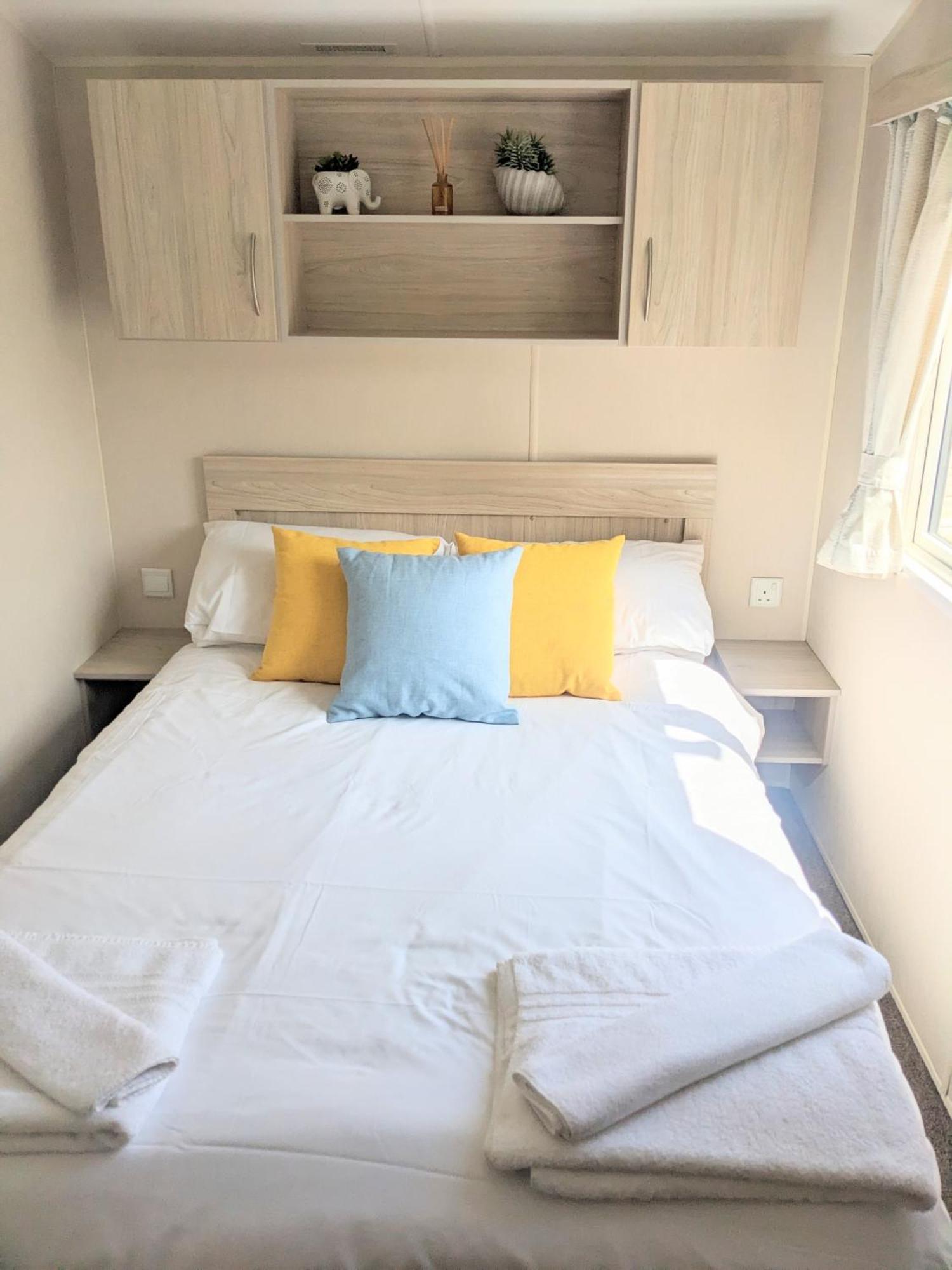 Large 4 Person Couples And Family Caravan In Newquay Bay Resort ภายนอก รูปภาพ